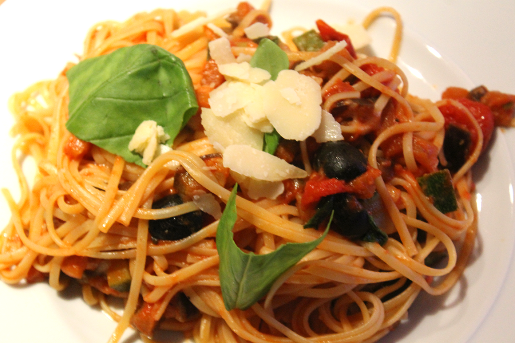 Sizilianische Spaghetti mit Aubergine – Salut Juli